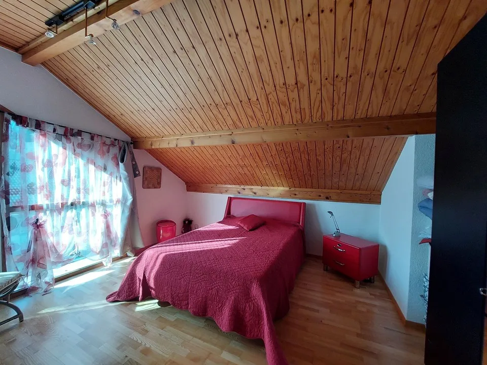 Einzelvilla mit zwei unabhängigen Wohnungen und großem Privatgarten – Foto 10 von 13
