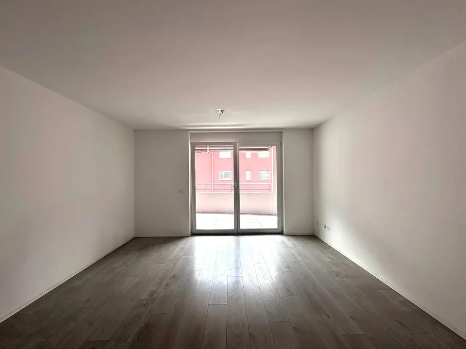Moderno appartamento di 2.5 locali con balcone a Cadenazzo