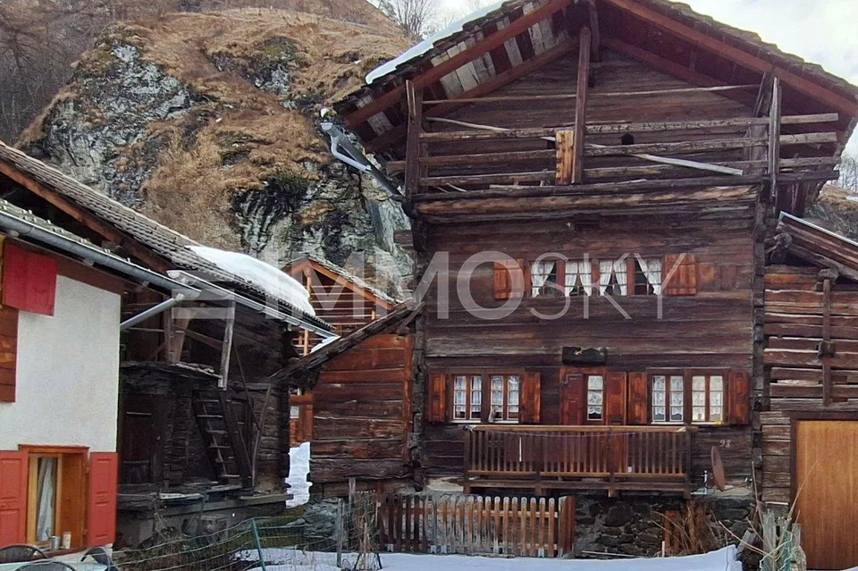 TROPPO TARDI, GIÀ RISERVATO... Casa nel cuore di Haudères da ristrutturare – foto 2 di 10