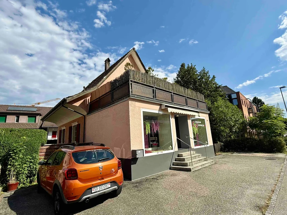 6.5-Room House with Commercial Share for Sale in Zuchwil – photo 2 of 12
