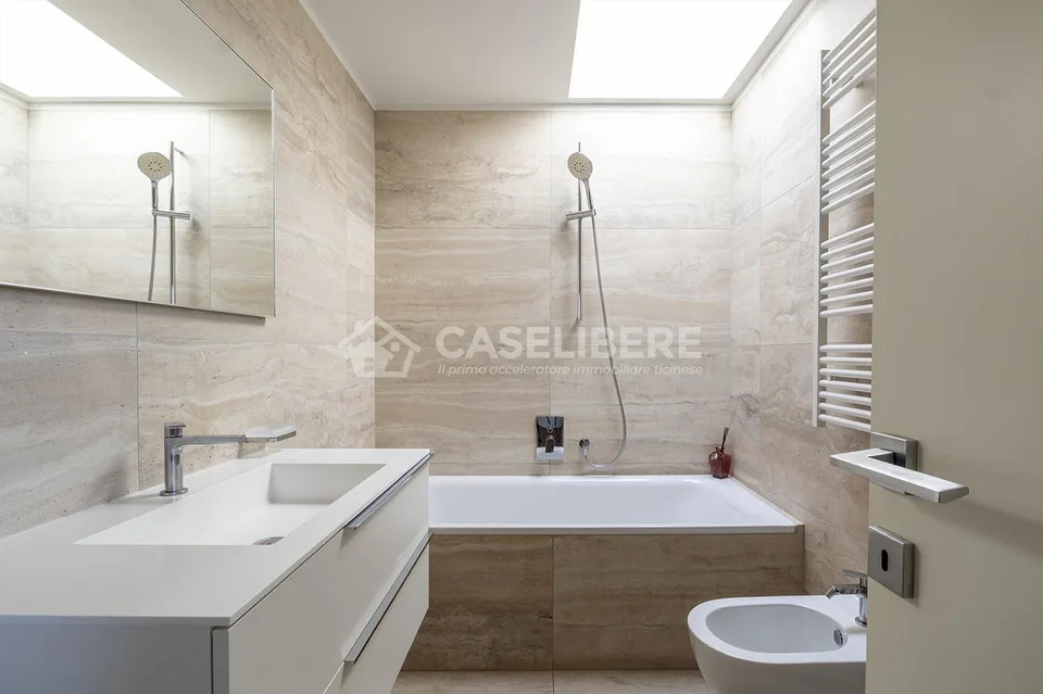 MERVEILLEUX PENTHOUSE AVEC VUE SUR LE LAC À PURA