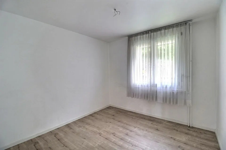 OPPORTUNITE: APPARTEMENT DE 4,5 PIECES LIBRE DE SUITE AVEC ARRETS DE BUS A PROXIMITE – photo 11 sur 13