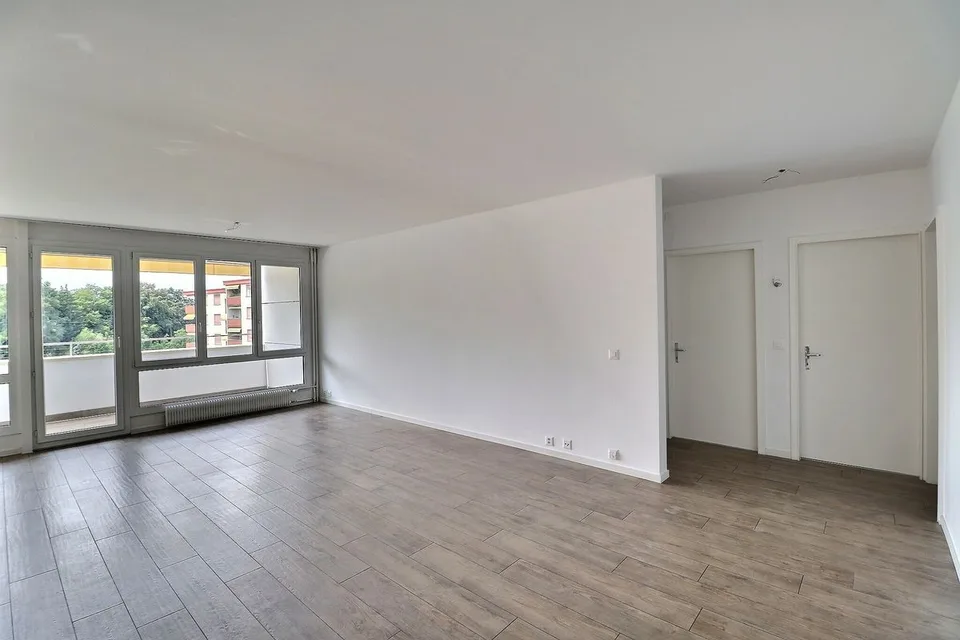 OPPORTUNITE: APPARTEMENT DE 4,5 PIECES LIBRE DE SUITE AVEC ARRETS DE BUS A PROXIMITE – photo 7 sur 13