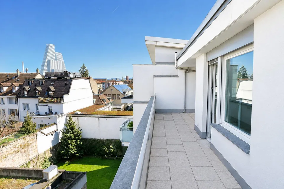 Moderne 3-Zimmer-Dachwohnung mit zwei Dachterrassen an zentraler Lage in Basel – Foto 7 von 9