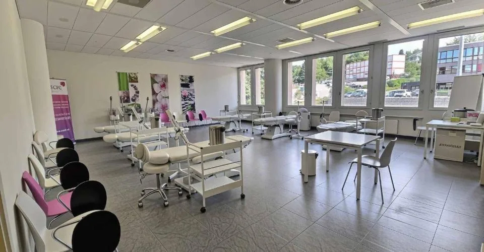 Angenehme, helle Büros von etwa 115 m2 – Foto 2 von 6