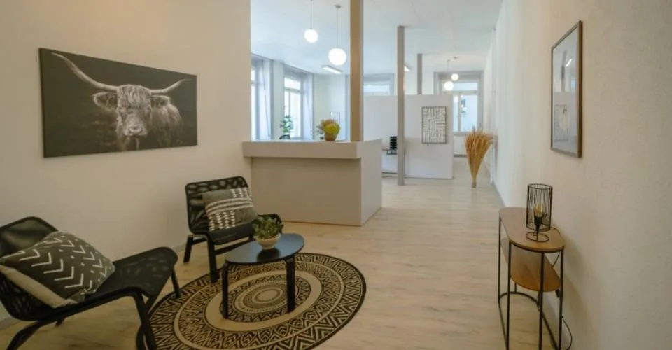 00183 - HOCHWERTIGE BÜROS - Ca. 130 m² im Obergeschoss - Rue du Grenier 18 - La Chaux-de-Fonds – Foto 3 von 4