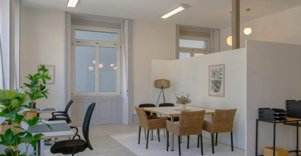00183 - HOCHWERTIGE BÜROS - Ca. 130 m² im Obergeschoss - Rue du Grenier 18 - La Chaux-de-Fonds – Foto 4 von 4
