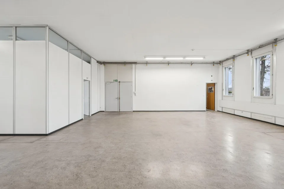 Mehr Platz für Ihr Business: 305 m² Lagerfläche mit Warenlift – Foto 4 von 8