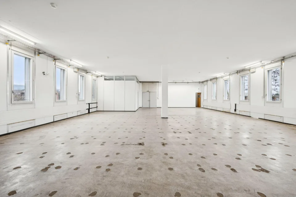 Mehr Platz für Ihr Business: 305 m² Lagerfläche mit Warenlift – Foto 8 von 8