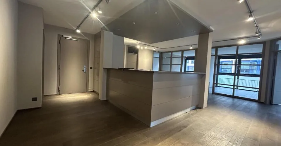 Spacieux bureaux au 2ème étage – photo 2 sur 8