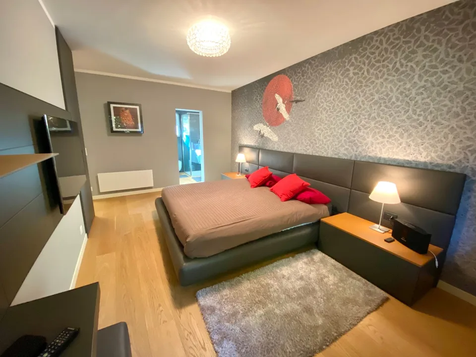 Stilvolle Villa mit privatem Spa & Pool mit Blick auf den See – Foto 8 von 17