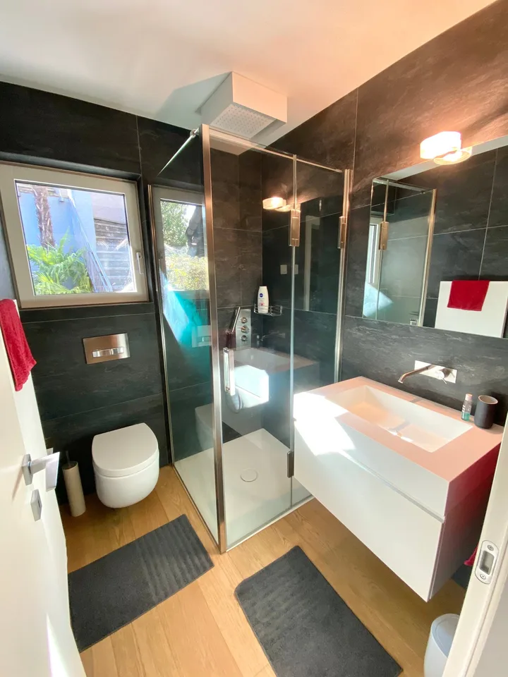 Stilvolle Villa mit privatem Spa & Pool mit Blick auf den See – Foto 11 von 17