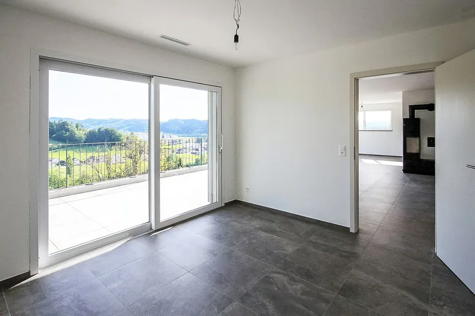 Stupendo appartamento di 4,5 stanze con vista mozzafiato e molti posti auto – foto 4 di 14