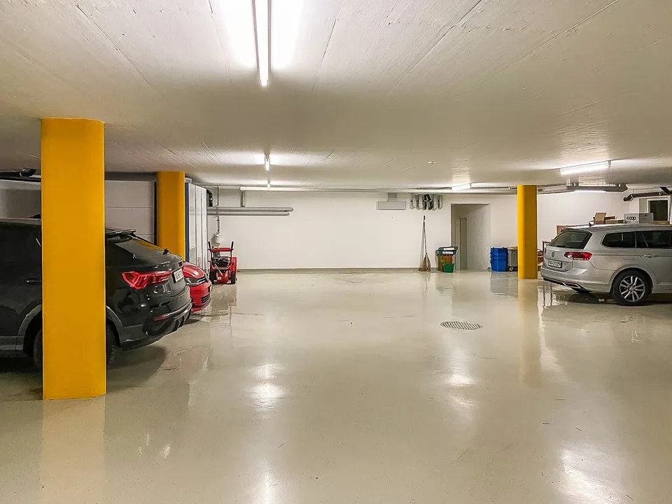 Stupendo appartamento di 4,5 stanze con vista mozzafiato e molti posti auto – foto 14 di 14
