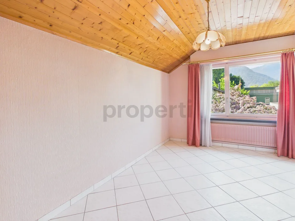 Ampia casa unifamiliare di 6,5 locali con giardino in una posizione unica sull'Aare a Interlaken – foto 9 di 27