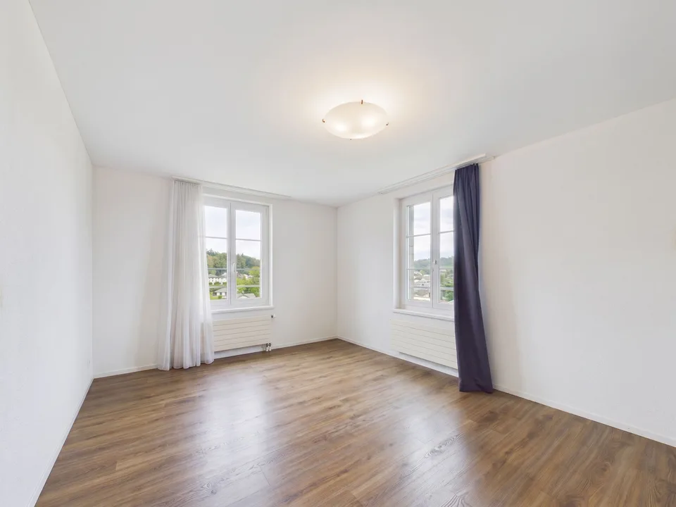 Rénovation de base 2015, beaucoup d'espace pour toute la famille et jardin ensoleillé avec pergola