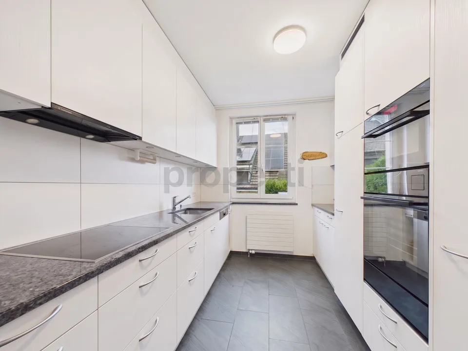 Rénovation de base 2015, beaucoup d'espace pour toute la famille et jardin ensoleillé avec pergola