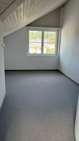 Arrivare, sentirsi a casa – 4,5 stanze con camino e balcone