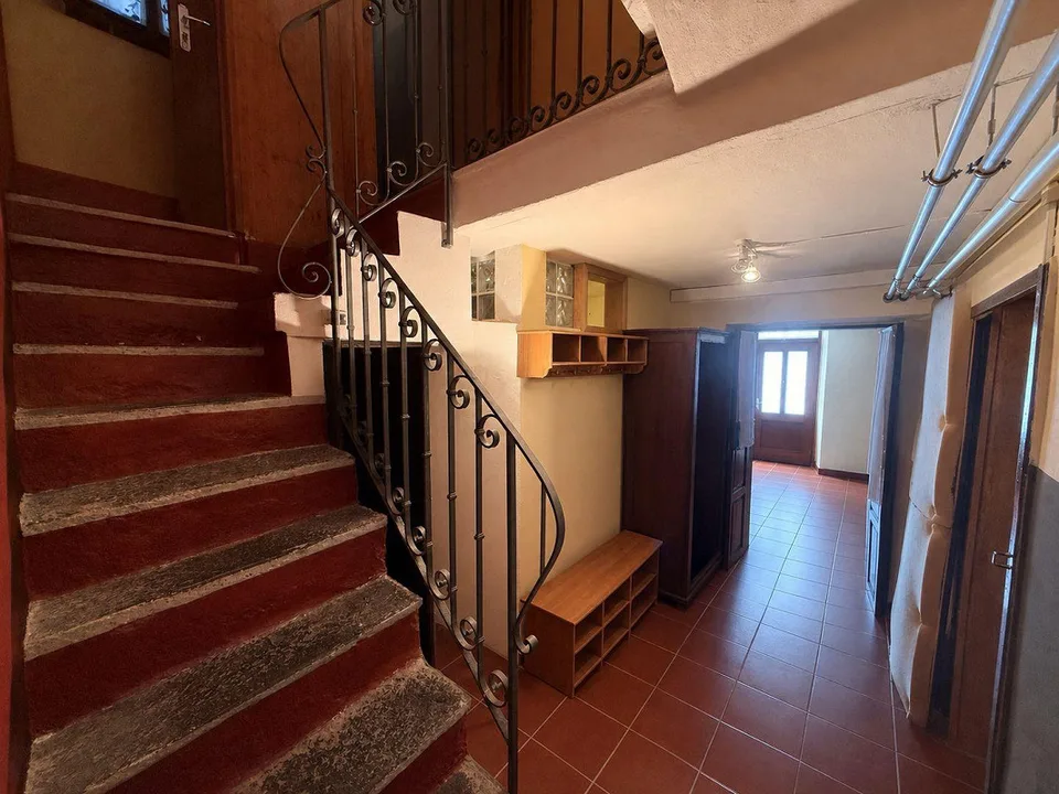 Casa plurifamiliare con 3 unità abitative nel centro storico di Melano – foto 11 di 16