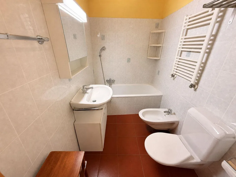 Casa plurifamiliare con 3 unità abitative nel centro storico di Melano – foto 6 di 16