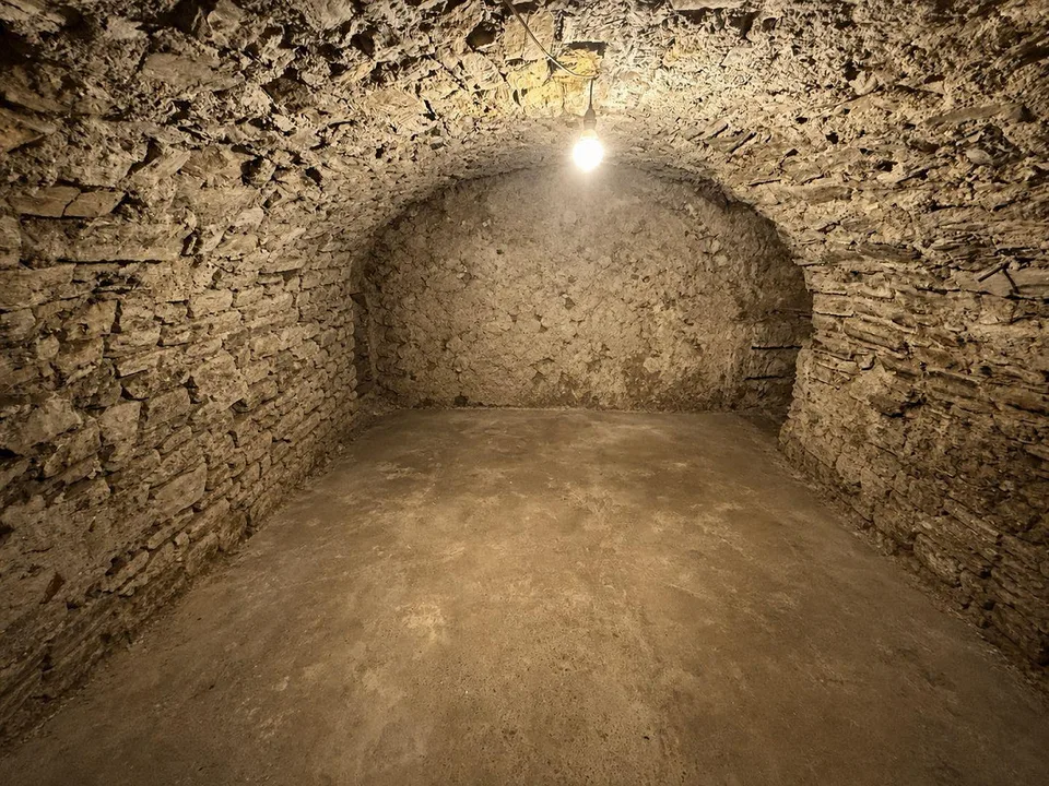 Casa plurifamiliare con 3 unità abitative nel centro storico di Melano – foto 12 di 16