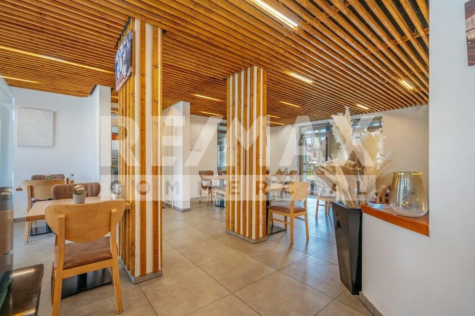 Restaurant Oasis avec terrasse extérieure directement au bord du ruisseau – photo 7 sur 13