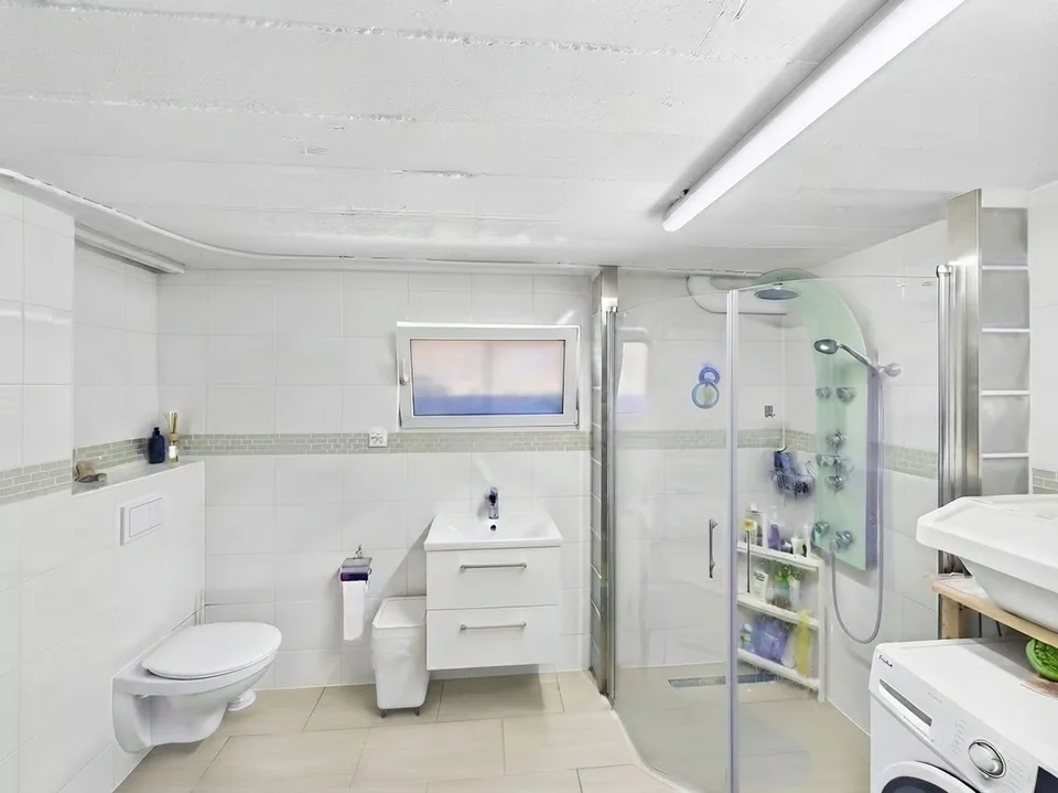 Grosszügiges Mehrgenerationenhaus mit Studio/Gewerbe & traumhaftem Familiengarten – Foto 8 von 12