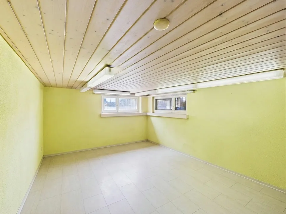 Grosszügiges Mehrgenerationenhaus mit Studio/Gewerbe & traumhaftem Familiengarten – Foto 7 von 12