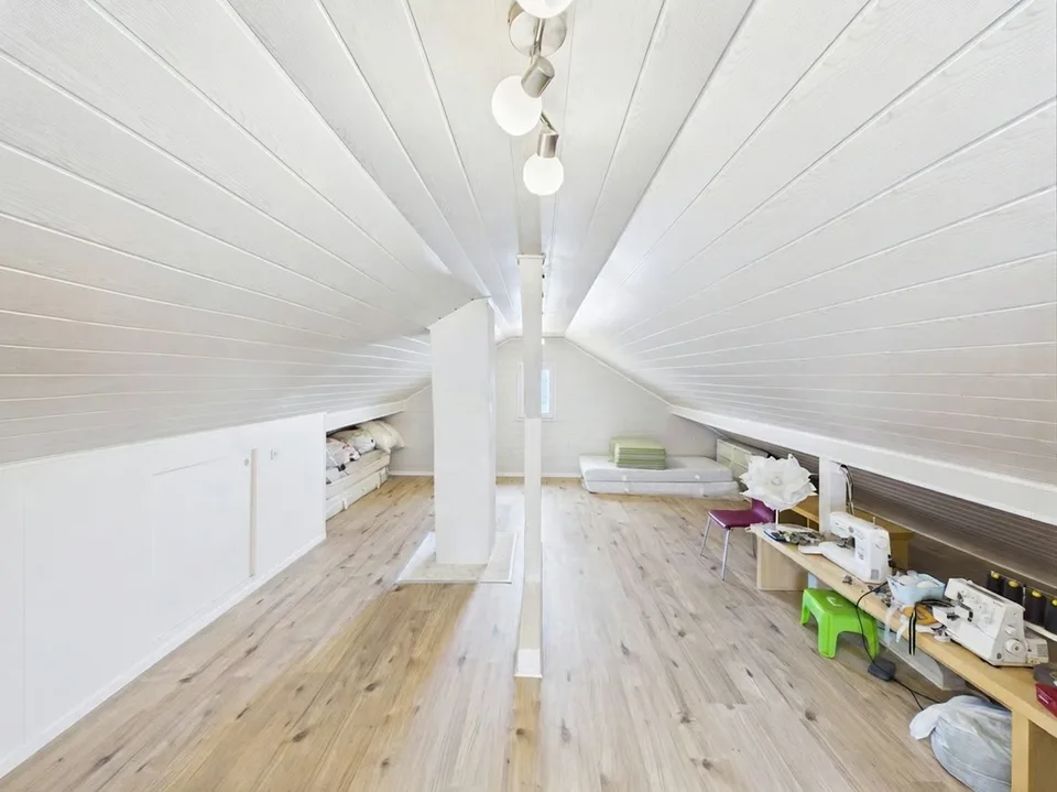 Grosszügiges Mehrgenerationenhaus mit Studio/Gewerbe & traumhaftem Familiengarten – Foto 10 von 12