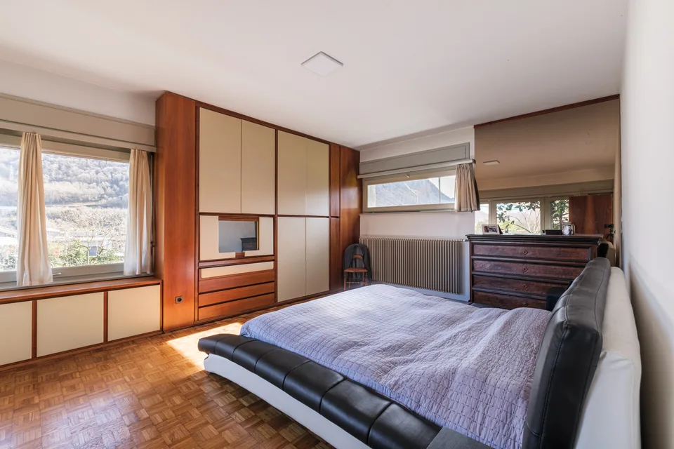 Villa mit grossem Grundstück und Landreserve (R2) – Foto 11 von 13