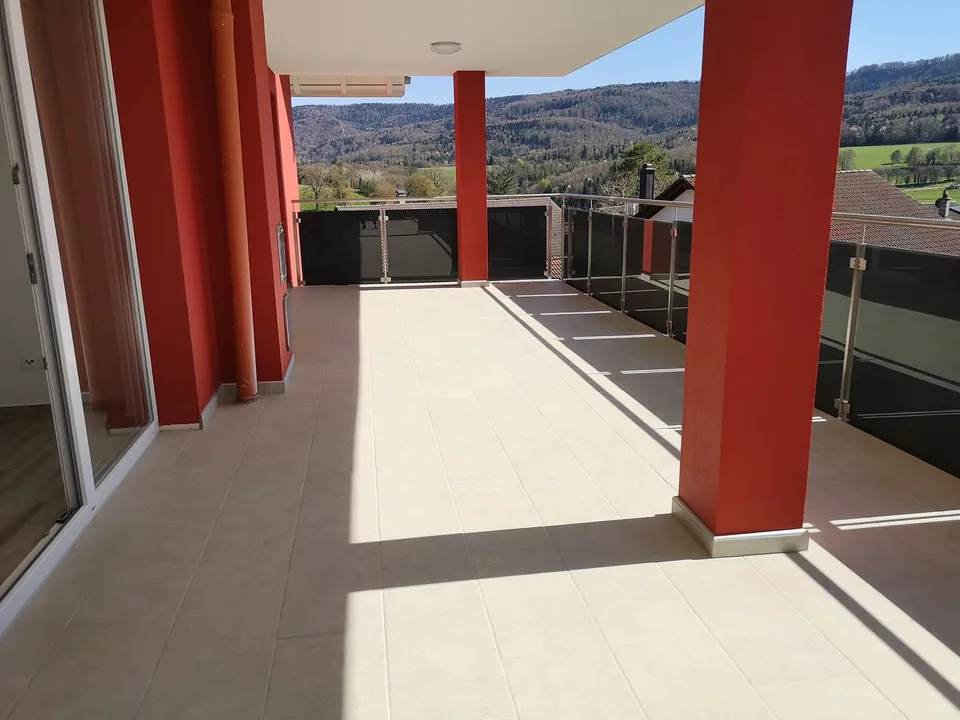 New apartment on the 1st floor with covered terrace, with a view.