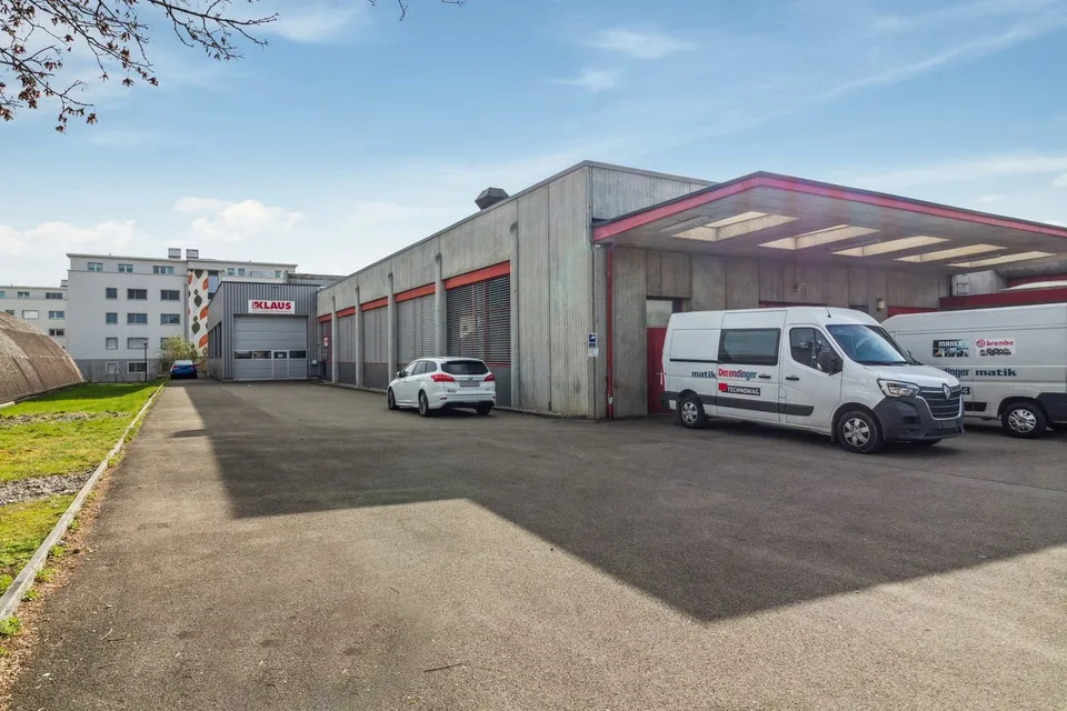 Espace commercial lumineux au 1er étage - utilisation polyvalente – photo 2 sur 4