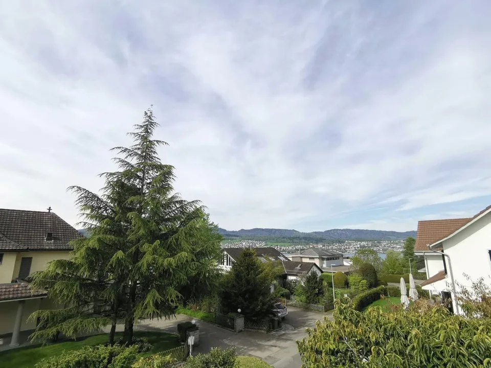 Grosszügige Wohnung an ruhiger Lage
