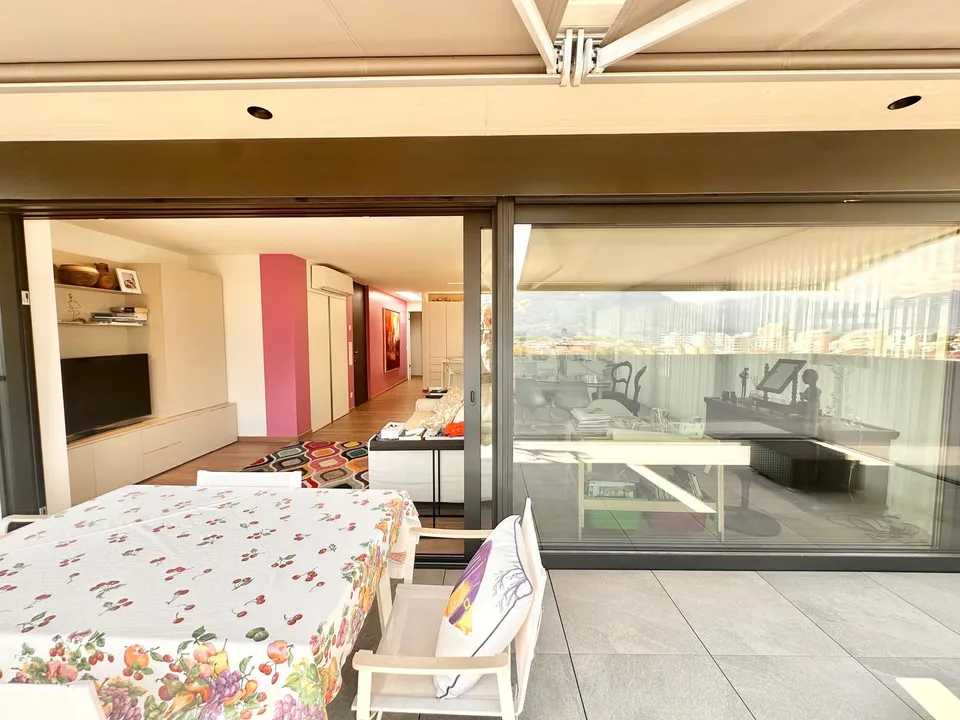 Attico moderno con terrazza di 40 m² e vista panoramica su Locarno – foto 14 di 26