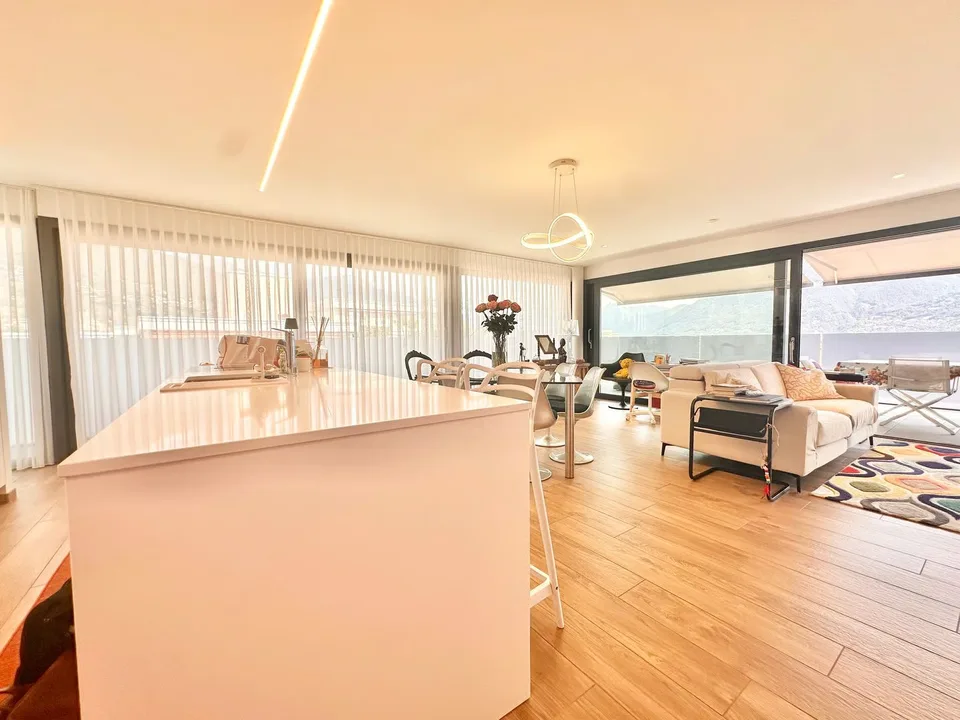 Attico moderno con terrazza di 40 m² e vista panoramica su Locarno – foto 12 di 26