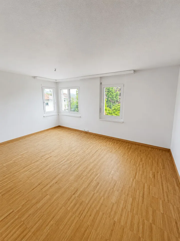 Geräumige 5.5-Zimmer-Wohnung mit Balkon