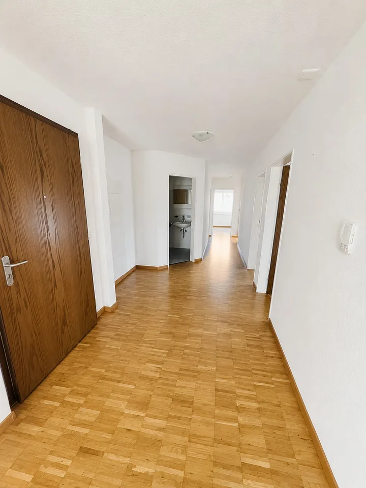 Geräumige 5.5-Zimmer-Wohnung mit Balkon