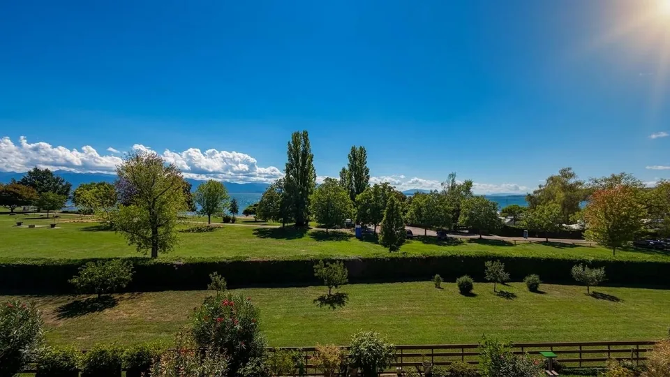 Raro a Rolle - Elegante appartamento di 4.5 locali in prima linea sul lago, vista panoramica