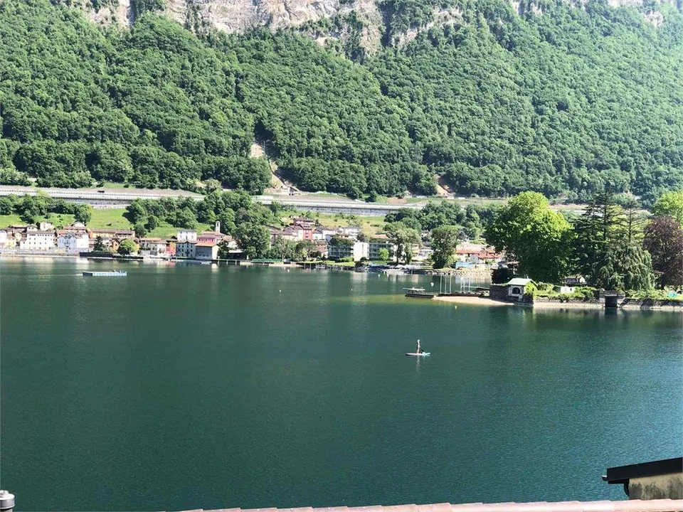 RIVA SAN VITALE - DUE APPARTAMENTI DIRETTAMENTE A LAGO – foto 2 di 13