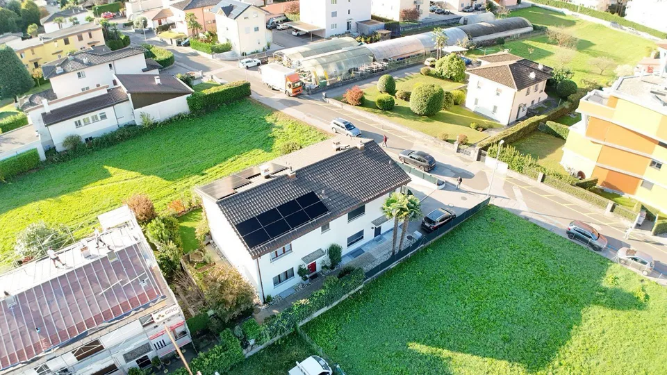 Casa bifamiliare con charme, luce e giardino – foto 16 di 21