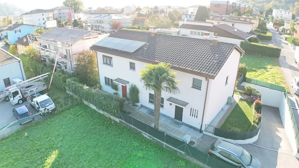 Casa bifamiliare con charme, luce e giardino – foto 17 di 21