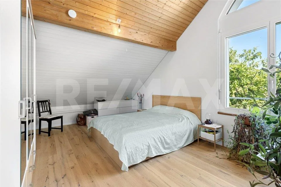 Grosszügige 4½-Zimmer Dachwohnung Licht, Weitsicht und Stil – Foto 4 von 13