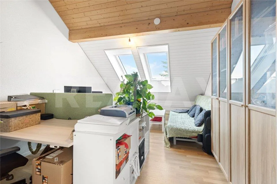 Grosszügige 4½-Zimmer Dachwohnung Licht, Weitsicht und Stil – Foto 6 von 13