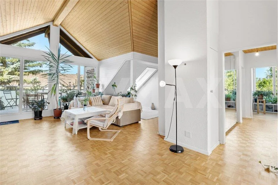 Grosszügige 4½-Zimmer Dachwohnung Licht, Weitsicht und Stil – Foto 10 von 13