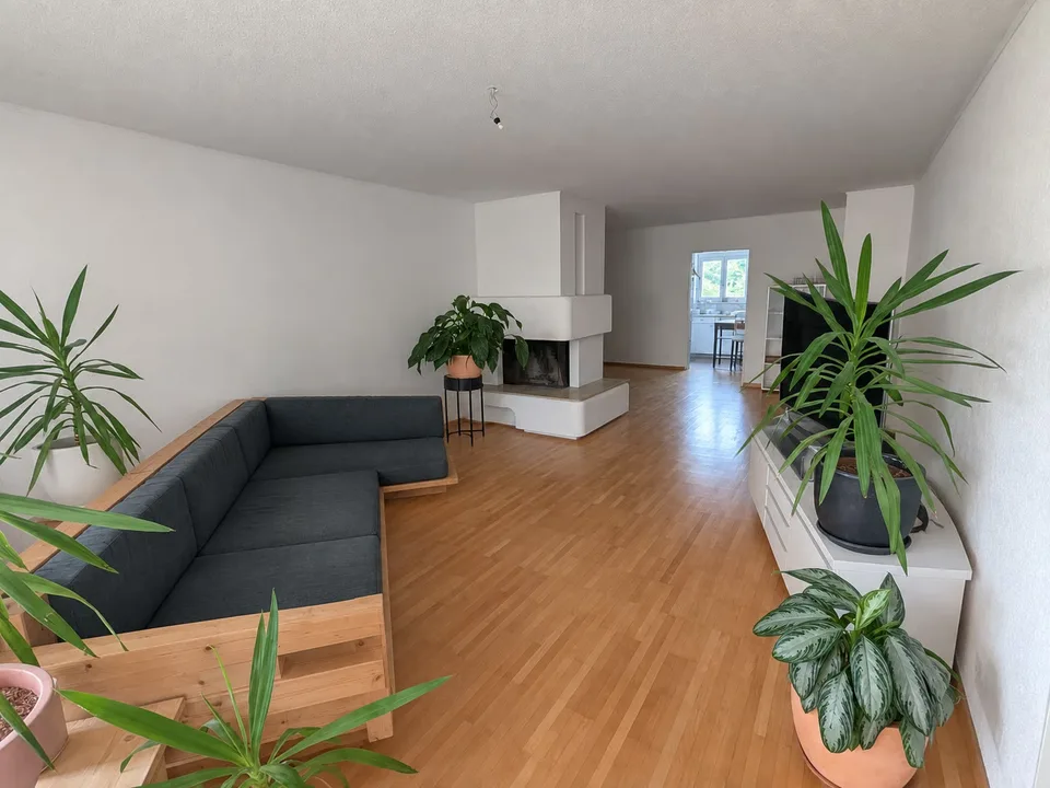 Grosszügige 4 1/2-Zimmer-Wohnung mit Cheminée – Foto 2 von 12