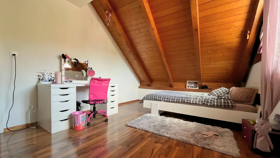 Casa a schiera angolare con spazio commerciale - Vivere e lavorare sotto lo stesso tetto – foto 7 di 12