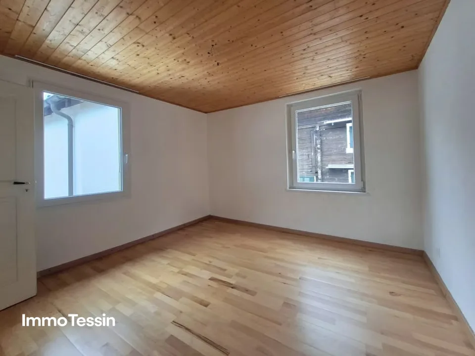 Spacious & completely renovated house with 7 bedrooms in a quiet location at a great price – photo 7 of 13