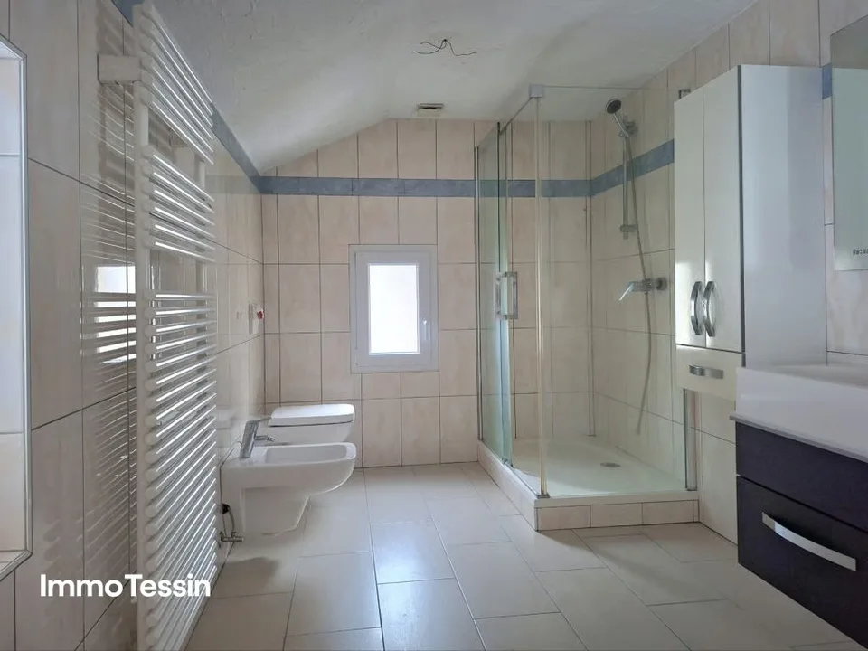 Spacious & completely renovated house with 7 bedrooms in a quiet location at a great price – photo 13 of 13