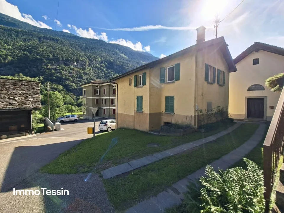 Spacious & completely renovated house with 7 bedrooms in a quiet location at a great price – photo 3 of 13