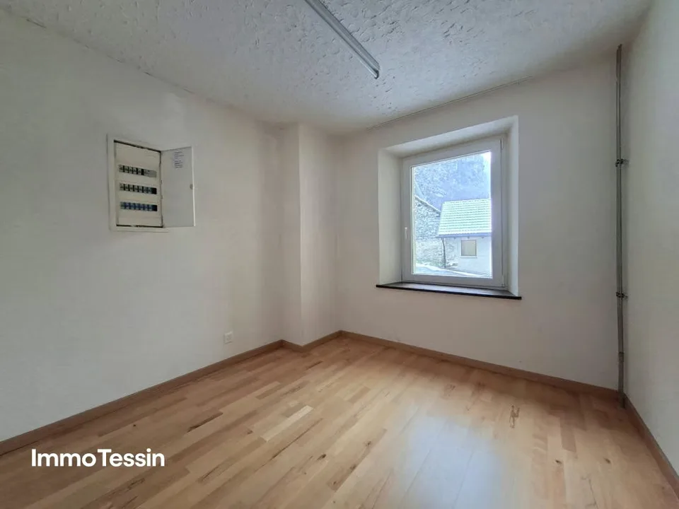 Spacious & completely renovated house with 7 bedrooms in a quiet location at a great price – photo 10 of 13